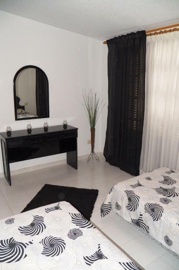 Coastside Apartment, Amarilla Bay طوستا ديل سيلونثيو المظهر الخارجي الصورة